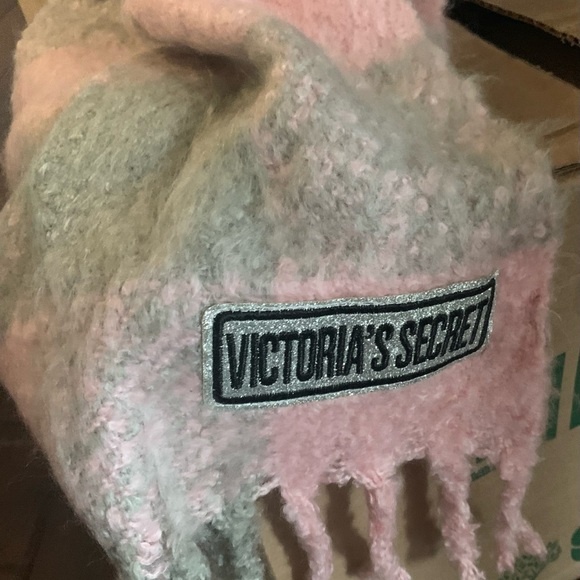 Super warm and soft Victoria Secret pink and grey scarf - Picture 3 of 5
